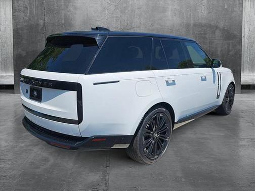 2025 Land Rover Range Rover P530 SE