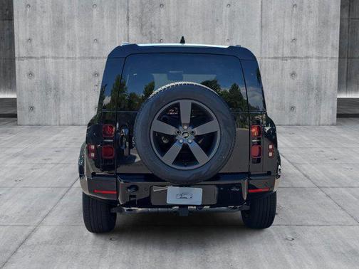 2025 Land Rover Defender 110 P400 X-Dynamic SE