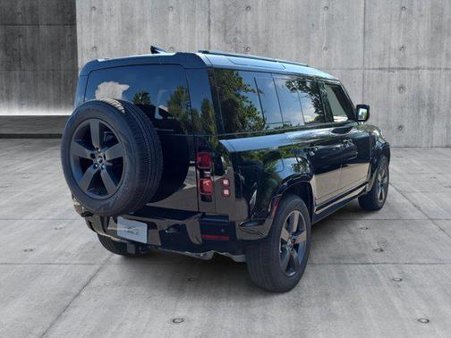 2025 Land Rover Defender 110 P400 X-Dynamic SE