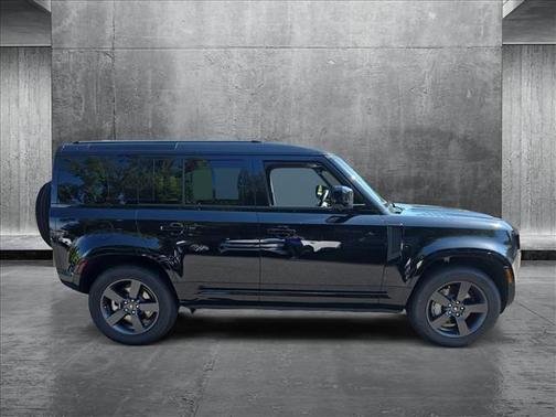 2025 Land Rover Defender 110 P400 X-Dynamic SE