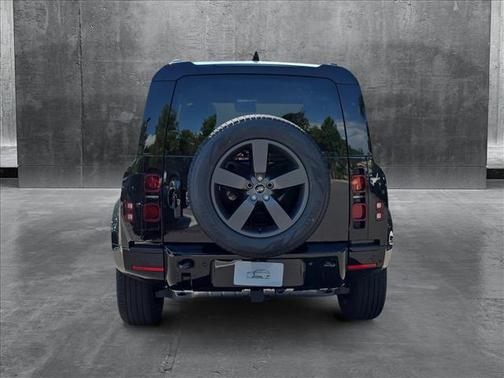 2025 Land Rover Defender 110 P400 X-Dynamic SE