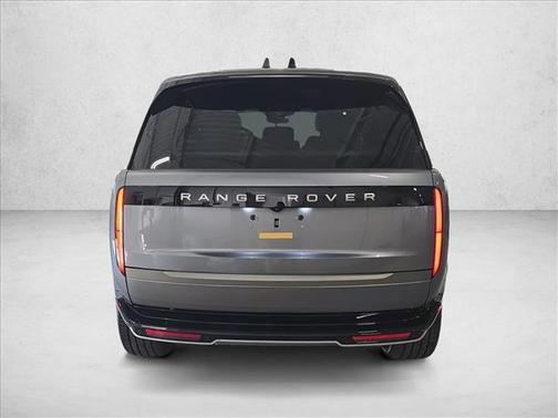 2026 Land Rover Range Rover P550e SE