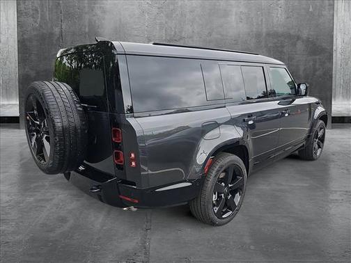 2025 Land Rover Defender 130 P400 X-Dynamic SE