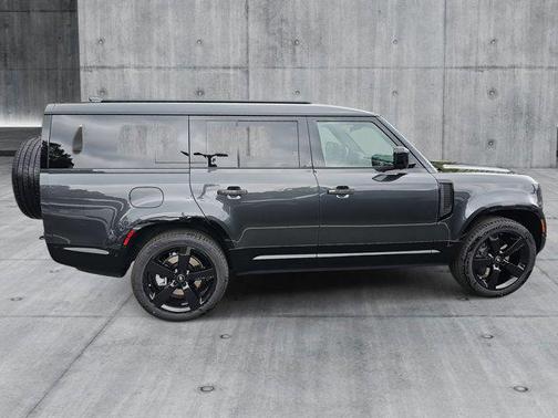 2025 Land Rover Defender 130 P400 X-Dynamic SE