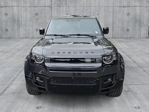 2025 Land Rover Defender 130 P400 X-Dynamic SE