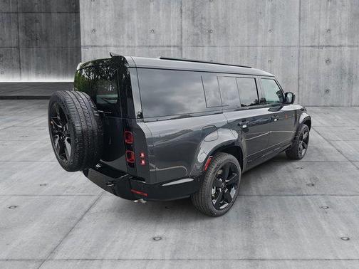 2025 Land Rover Defender 130 P400 X-Dynamic SE