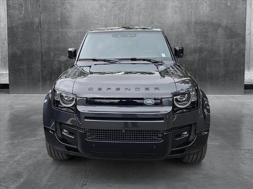 2025 Land Rover Defender 130 P400 X-Dynamic SE
