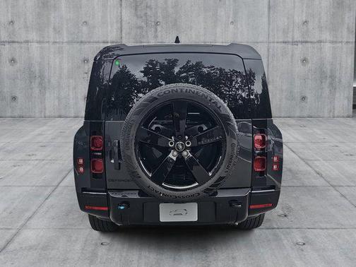 2025 Land Rover Defender 130 P400 X-Dynamic SE