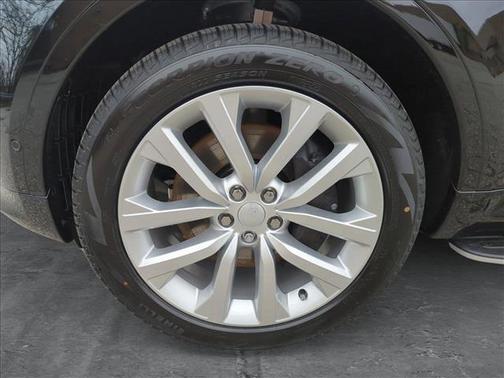 2024 Land Rover Discovery Dynamic SE