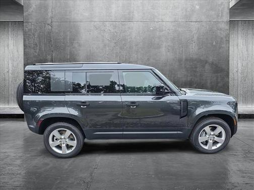 2025 Land Rover Defender 110 P400 S