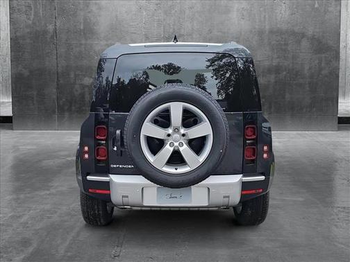 2025 Land Rover Defender 110 P400 S