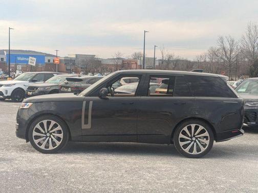 2025 Land Rover Range Rover P400 SE