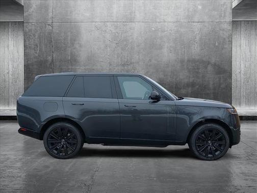 2025 Land Rover Range Rover P550e SE