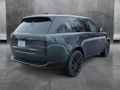 2025 Land Rover Range Rover P550e SE