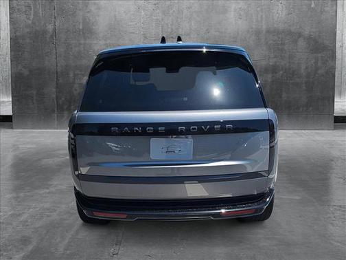 2025 Land Rover Range Rover P400 SE