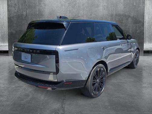2025 Land Rover Range Rover P400 SE