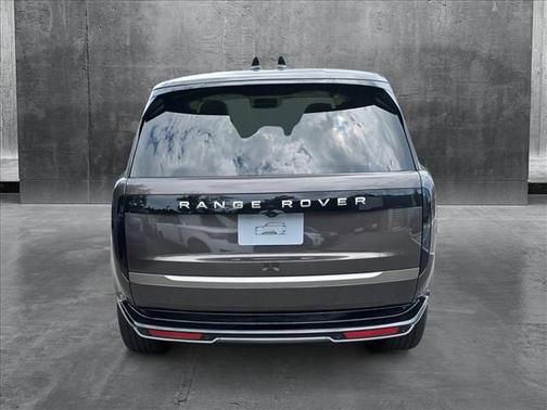 2025 Land Rover Range Rover P530 SE