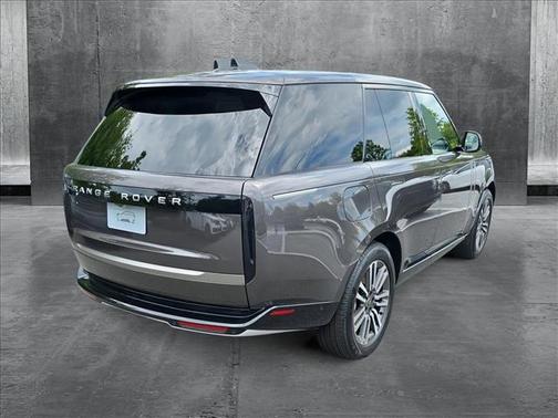 2025 Land Rover Range Rover P530 SE