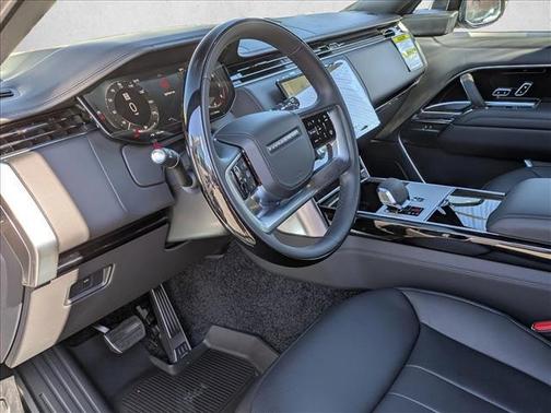 2025 Land Rover Range Rover P530 SE