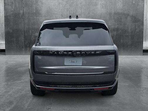 2025 Land Rover Range Rover P530 SE