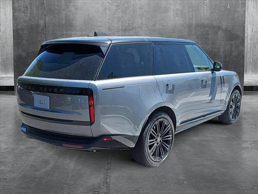 2025 Land Rover Range Rover P530 SE