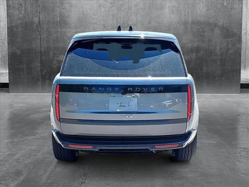 2025 Land Rover Range Rover P530 SE