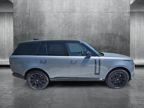 2025 Land Rover Range Rover P530 SE