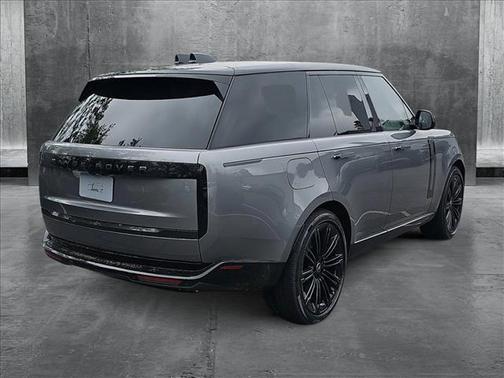 2025 Land Rover Range Rover P530 SE