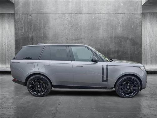 2025 Land Rover Range Rover P530 SE