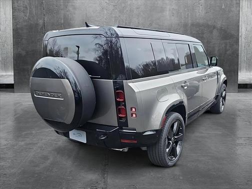 2025 Land Rover Defender 110 P400 X-Dynamic SE