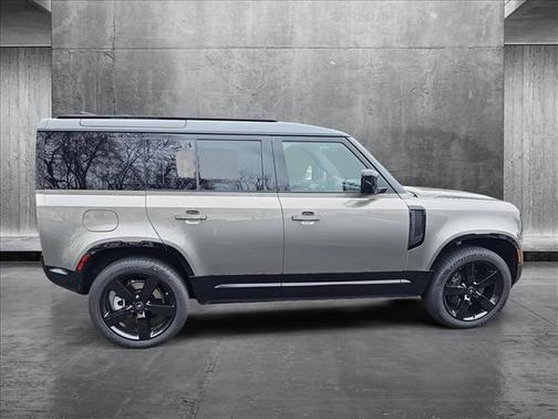 2025 Land Rover Defender 110 P400 X-Dynamic SE