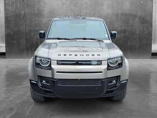 2025 Land Rover Defender 110 P400 X-Dynamic SE