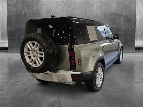 2025 Land Rover Defender 110 P300