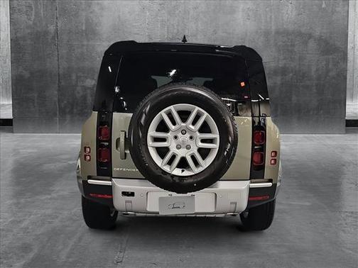 2025 Land Rover Defender 110 P300