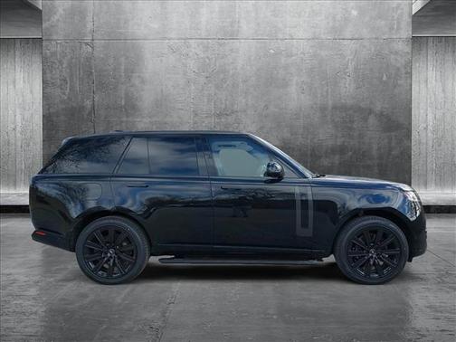 2025 Land Rover Range Rover P530 SE