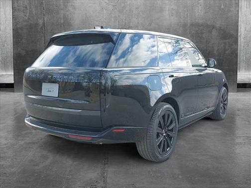 2025 Land Rover Range Rover P530 SE