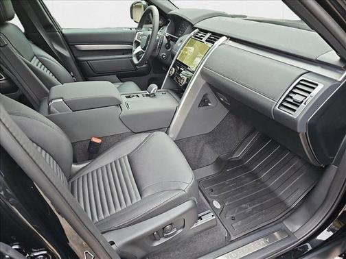 2024 Land Rover Discovery P300 Dynamic SE