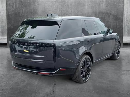2025 Land Rover Range Rover P530 SE