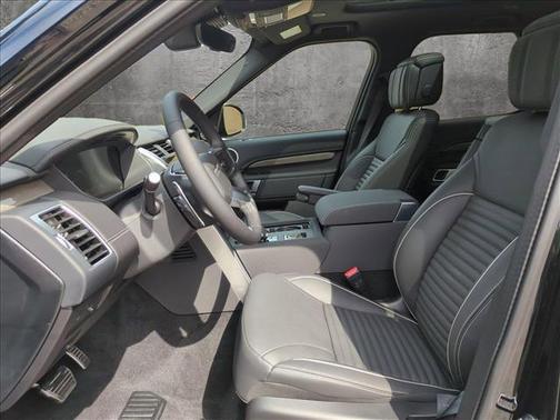 2023 Land Rover Discovery P360 Metropolitan Edition