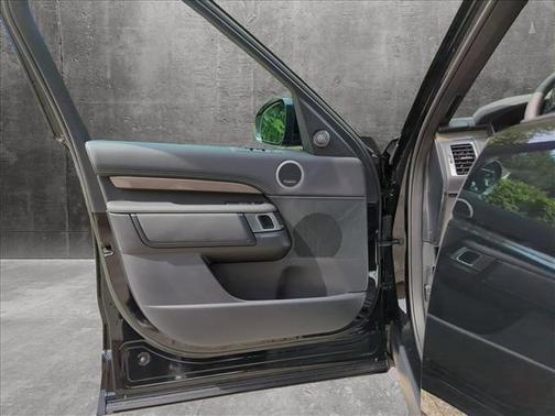 2023 Land Rover Discovery P360 Metropolitan Edition