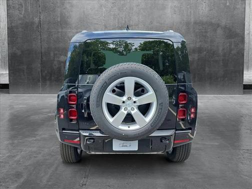2025 Land Rover Defender 90 P400 X-Dynamic SE