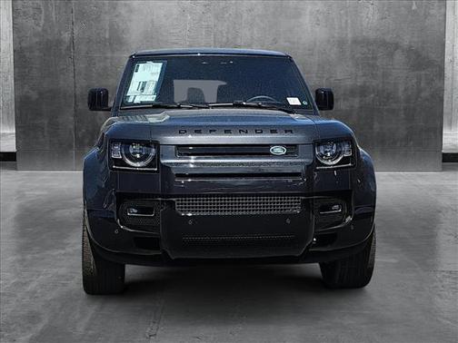 2025 Land Rover Defender 130 P400 X-Dynamic SE
