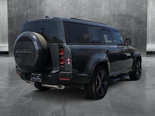 2025 Land Rover Defender 130 P400 X-Dynamic SE