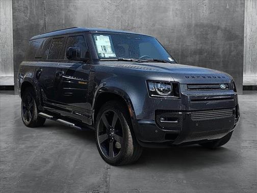 2025 Land Rover Defender 130 P400 X-Dynamic SE