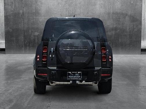 2025 Land Rover Defender 130 P400 X-Dynamic SE