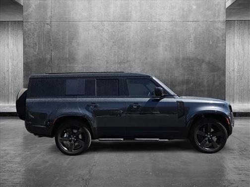 2025 Land Rover Defender 130 P400 X-Dynamic SE