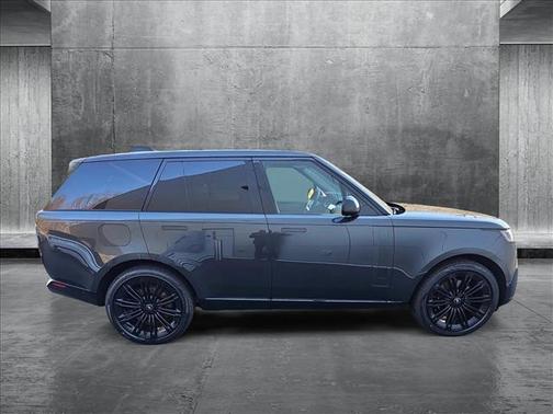 2025 Land Rover Range Rover P530 SE