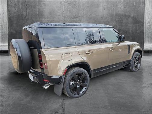 2025 Land Rover Defender X-Dynamic SE