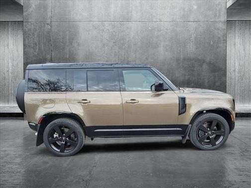 2025 Land Rover Defender X-Dynamic SE