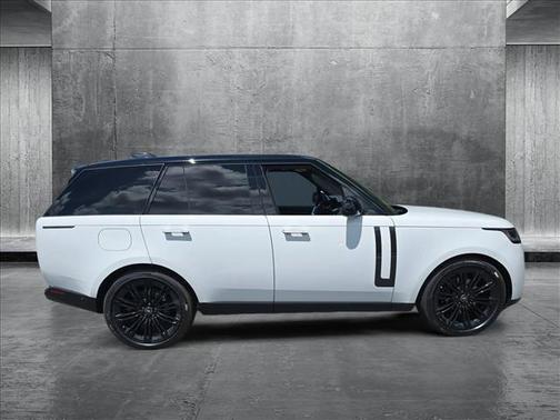 2025 Land Rover Range Rover P400 SE